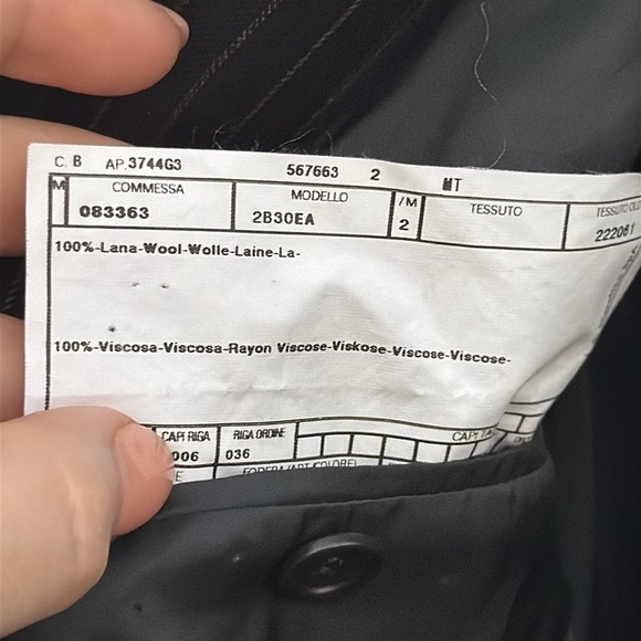 Armani Collezioni pin stripe suit jacket, size 42R - Picture 8 of 9